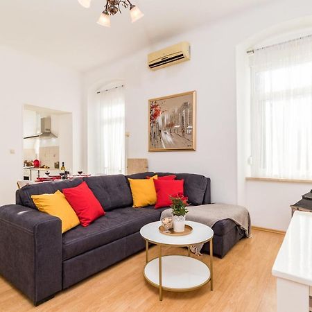 Apartman Lussi Pula Bagian luar foto