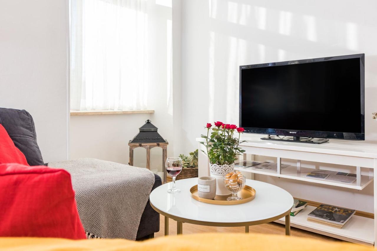 Apartman Lussi Pula Bagian luar foto